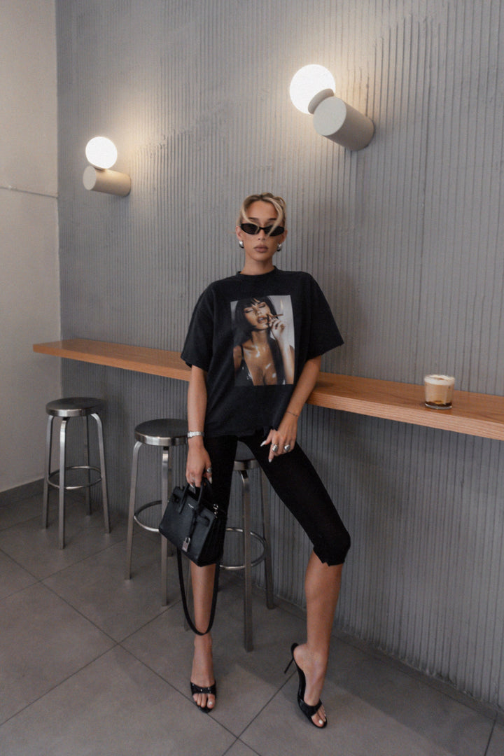 MUSE 001 — Olivia Oversized Vintage Tee