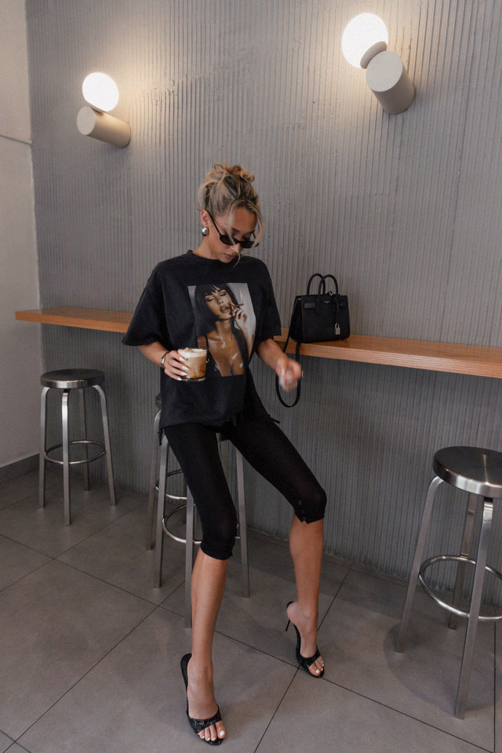 MUSE 001 — Olivia Oversized Vintage Tee